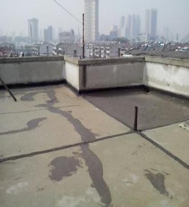 江北漏水维修 楼顶漏水是什么原因，楼顶漏水维修方法是什么?